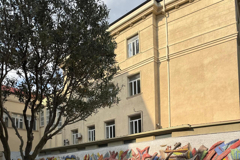 Baku: Old City Private Walking Tour with Tea & Sweets