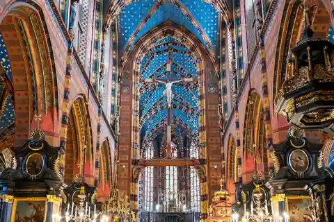Marian basilikassa vierailu: Vanhakaupunki lyhyt kävelymatka.