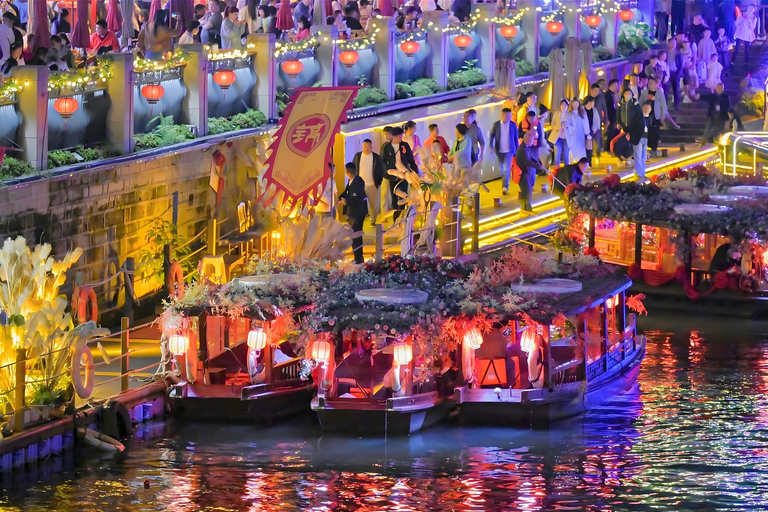 Guangzhou: Private Yacht Cruise with Drinks & Butler