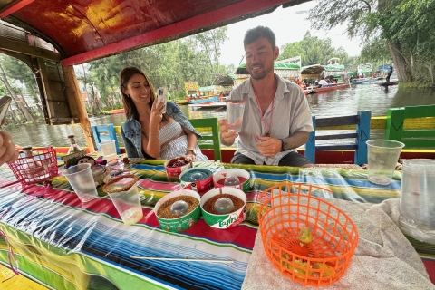 Xochimilco: Paseo en barco con clase de mixología