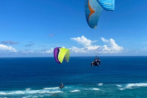 Tandem-Paragliding-Erlebnis mit HoteltransfersTandem-Gleitschirmfliegen mit Hoteltransfers für bis zu 9 Personen