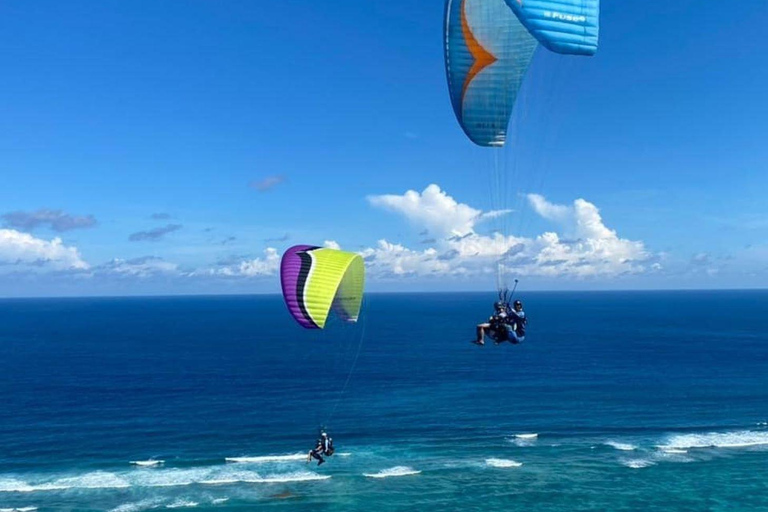 Tandem-Paragliding-Erlebnis mit HoteltransfersTandem-Gleitschirmfliegen mit Hoteltransfers für bis zu 9 Personen