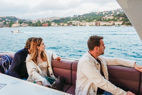 Istanbul: Bosphorus Sunset Cruise on a Luxurious Yacht Bosphorus Sunset Cruise on a Luxurious Yacht