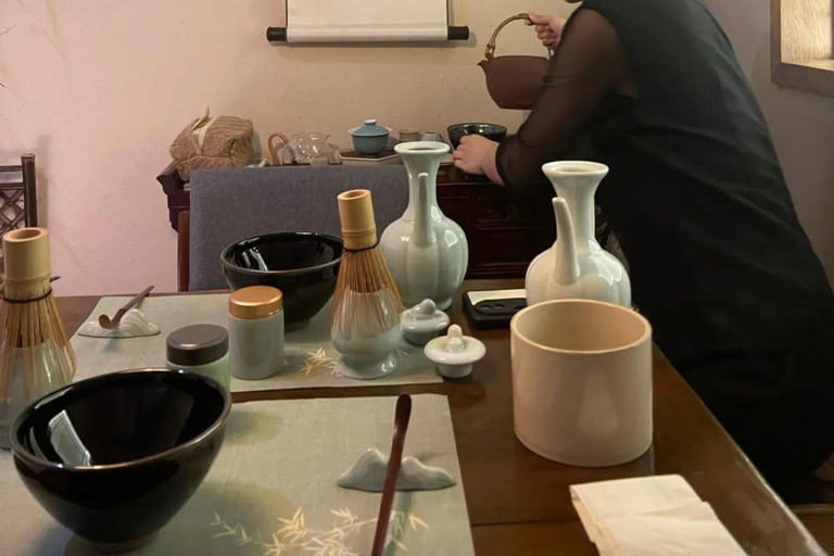 Guangzhou: Song Dynasty Tea-making Class & Hanfu Experience