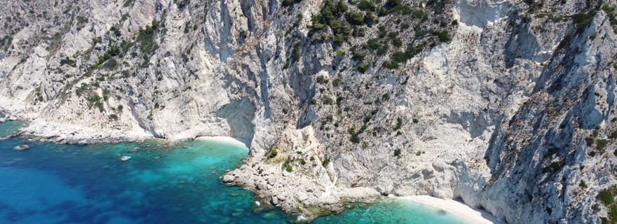 Corfou : excursion en hors-bord le long du littoral et des grottes bleues, avec déjeuner