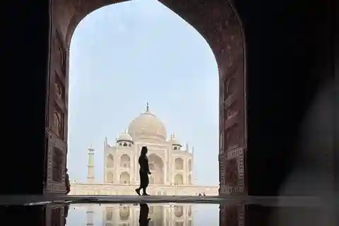 Taj Mahal: Express Entry Ticket for sunrise tour with guide