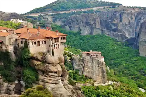 Depuis Thessalonique : excursion d'une journée en bus aux Météores avec guide