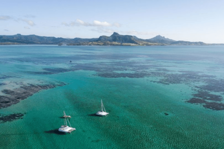 Ile Aux Cerfs Crucero de lujo en catamarán con snorkel y almuerzo