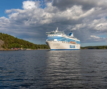 From Helsinki: Overnight Cruise to Stockholm with Breakfast