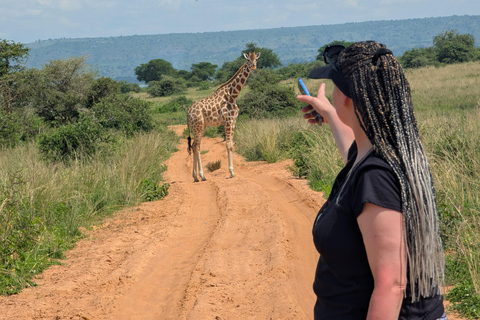 Kampala: 2-Day Best Murchison Falls Wildlife Adventure Tour