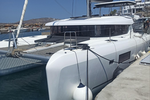 Noleggio di 7 giorni con equipaggio del catamarano &quot;The Cosmopolitan&quot; Lagoon 42