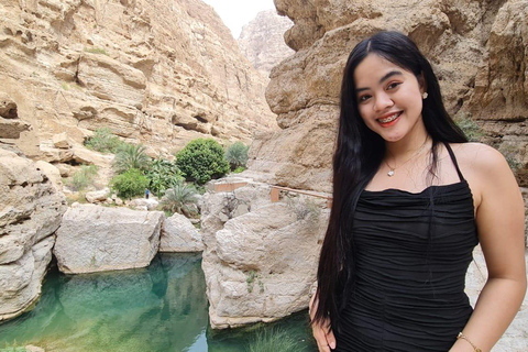 Desde Mascate: Excursión de un día a Wadi Shab y el sumidero de Bimmah