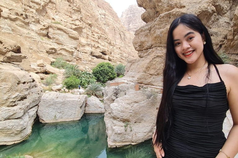 From Muscat: Wadi Shab and Bimmah Sinkhole Day Trip