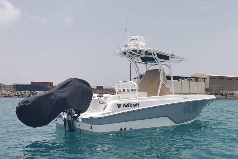 Boavista: prywatna wycieczka luksusową łodzią z Onbarco8 godzin – prywatny rejs wycieczkowy luksusową łodzią z Onbarco