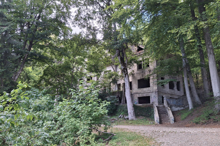 Zagreb: Urbex Adventure – Abandoned Sanatorium + Forest Hike