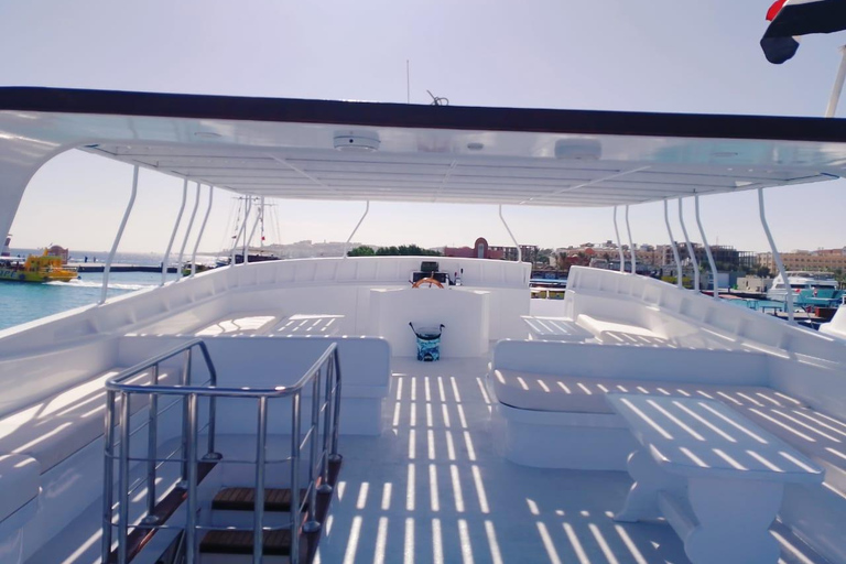 Hurghada: 2 Islands, Diving, Dolphin & Snorkel Yacht Trip From Makadi Bay, El Gouna & Sahl Hasheesh: 2 Islands,Diving