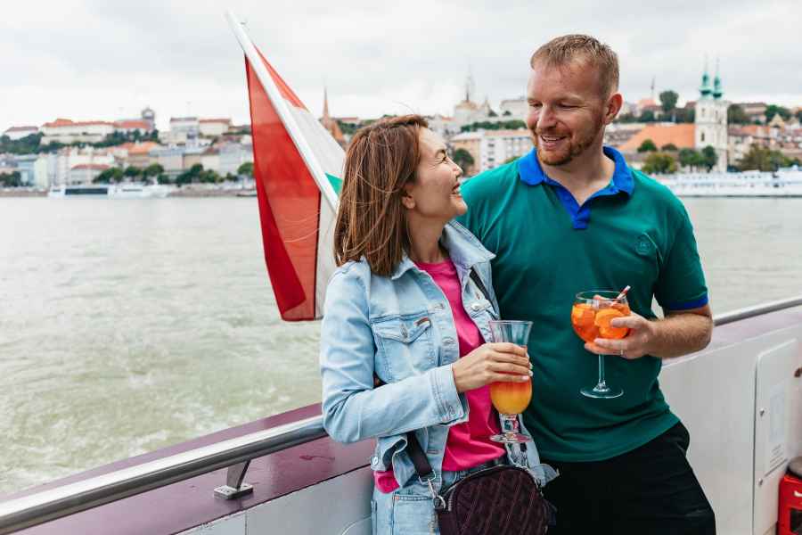 Budapest: Cocktail-Bootsfahrt auf der Donau bei Sonnenuntergang