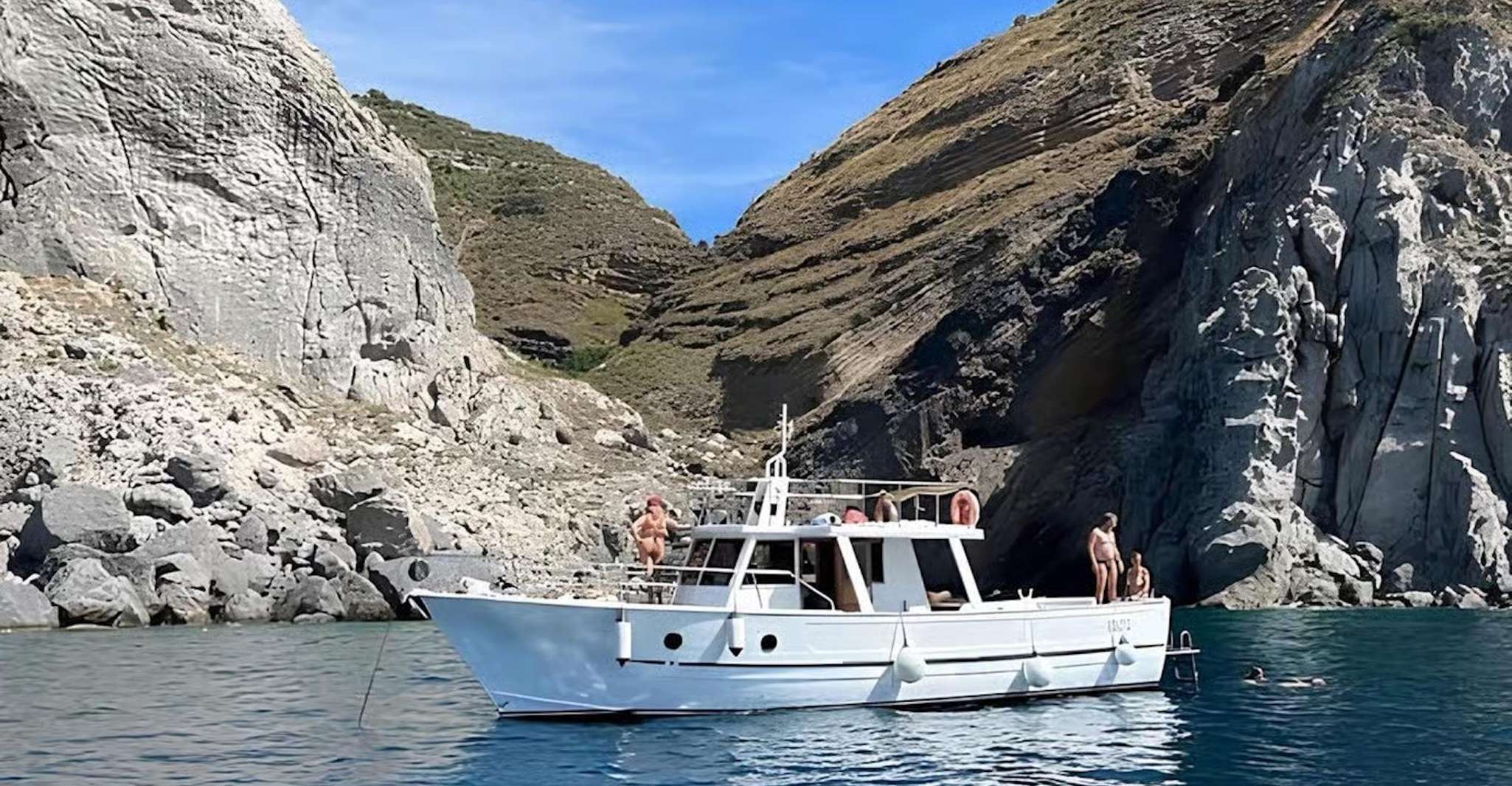 Ischia: Tour in barca giornaliero con pranzo a bordo e soste bagno da Forio