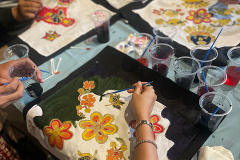 Jakarta: City Tour and Batik Workshop with Lunch