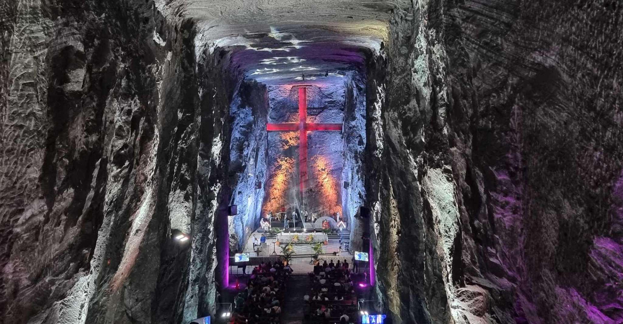 from Bogota , tour to the salt cathedral in group - Housity