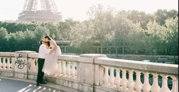 Marriage Proposal in Paris + Photographer 1h-Proposal agency | GetYourGuide