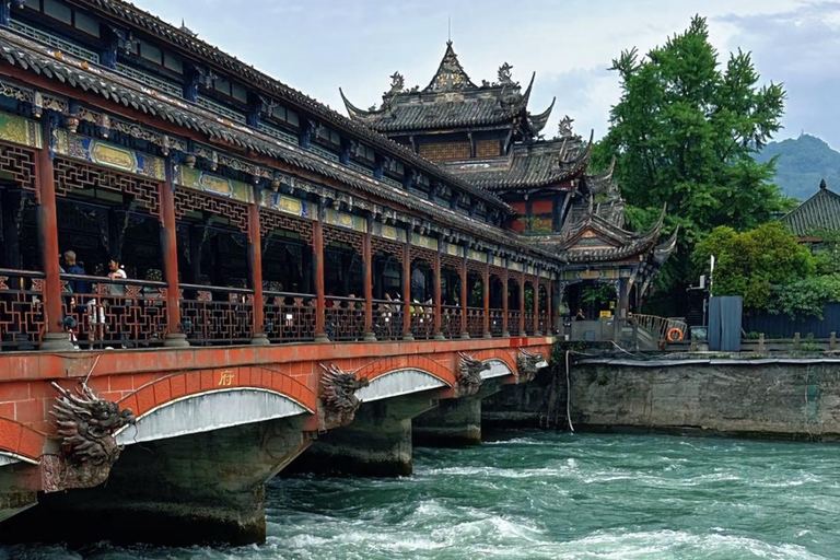 Chengdu: Qingcheng-berg, Dujiangyan en Sichuan-operaQingcheng Mountain, Dujiangyan&amp;SiChuan Opera All-Inclusive