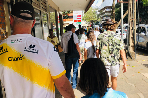 livlig stadsvandring i nairobi