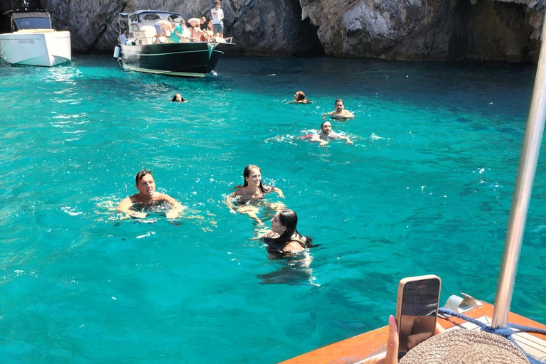 Capri: Small Group Grottoes Cruise Tour with Swim and Limoncello Capri: Small-Group Grottoes Boat Tour with Swim and Limoncello