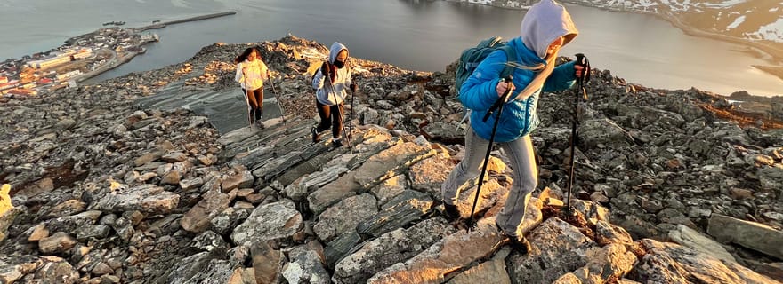 Honningsvåg : randonnée pédestre. Vue sur l'océan Arctique depuis les montagnes