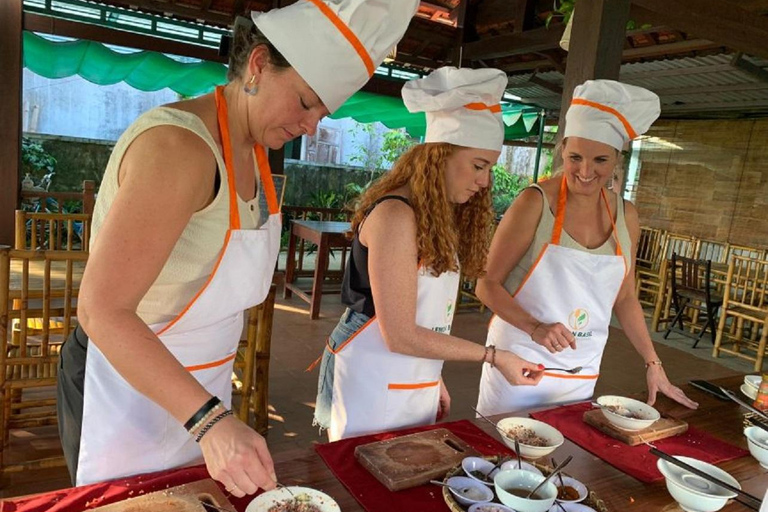 Vegetarian Cooking Class & Basket Boat from Hoi An