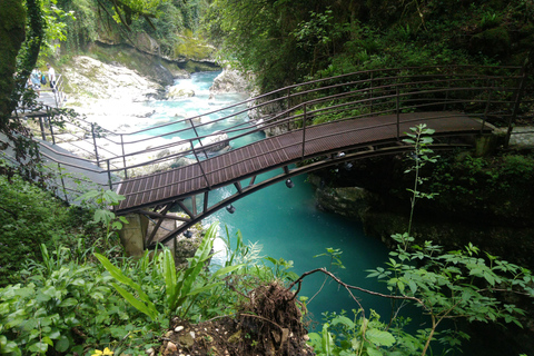 Da Tbilisi: Tour di un giorno del Canyon Martvili e delle Grotte di Prometeo