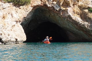 Naxos: Rina Cave Sea Kayak Tour with Snorkeling & Picnic