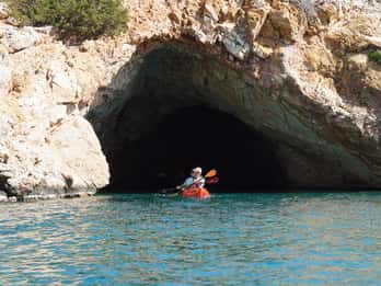 Naxos: Rina Cave Sea Kayak Tour with Snorkeling and Picnic