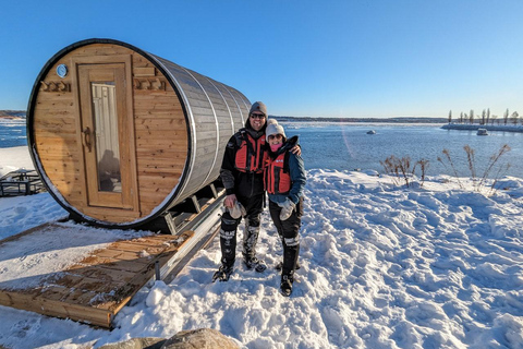 Ciudad de Quebec: Experiencia en canoa de hielo al atardecer con saunaPiragua sobre hielo al atardecer con chocolate caliente y sauna