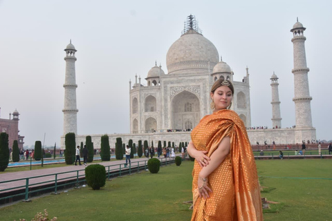 Agra: Taj Mahal Tour with Professional Photoshoot Tour with Private Car, Driver, Tour Guide and Entry Tickets