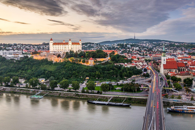 Wien: Prag und Bratislava Ganztagestour mit Guide