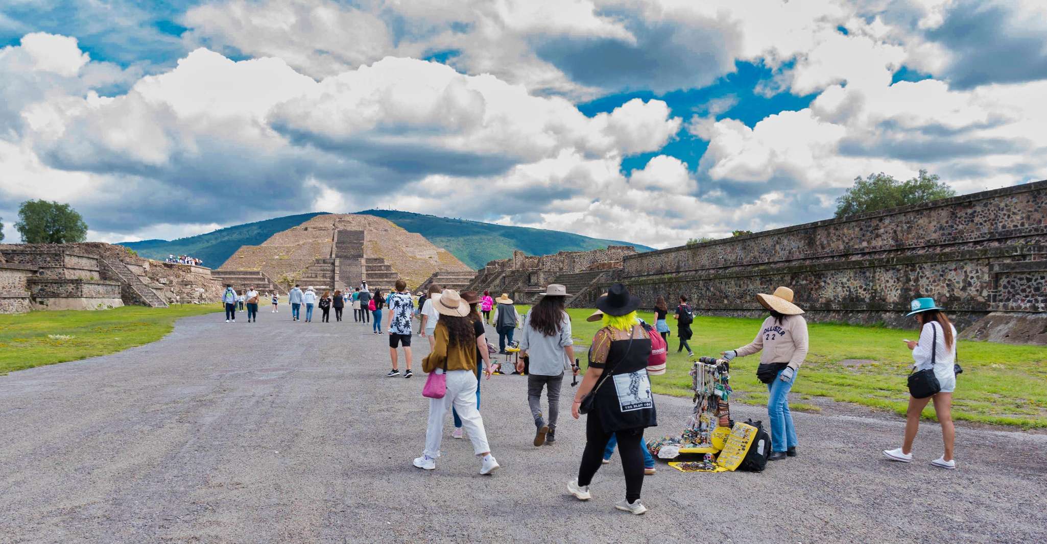 Su propio camino en Teotihuacan, Tour privado y exclusivo - Housity