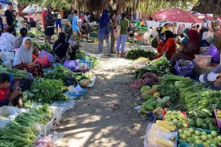 Labuan Bajo: Batu Cermin Cave, Silvya Hill & Market Tour
