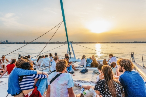 Valencia: catamaran bij zonsondergang met mousserende wijn