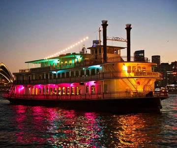Sydney Harbour: Cabaret Cruise with 3-Course Dinner