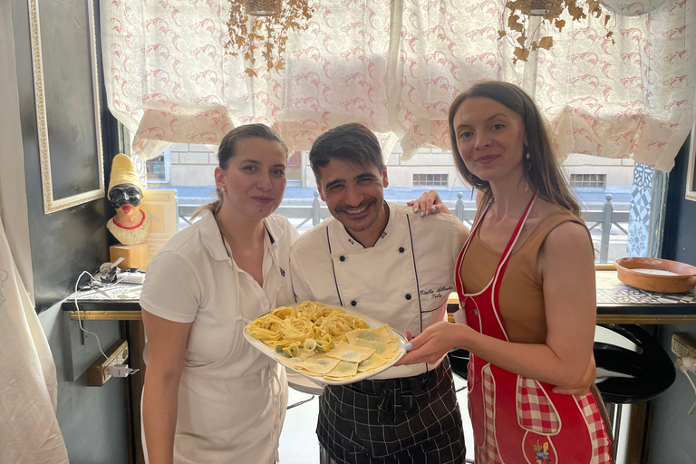 佛罗伦萨：意面制作课程，含晚餐、葡萄酒和... 唱歌！佛罗伦萨：意面制作课程，含晚餐、葡萄酒...还有歌唱！