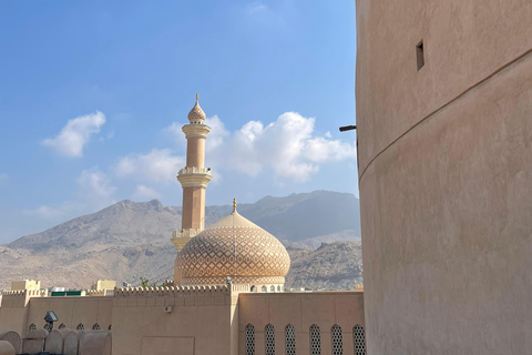 AMOUAGE: Całodniowa prywatna wycieczka do Nizwa i Al Jabal AkhdarCałodniowa prywatna wycieczka do Nizwa i Al Jabal Akhdar