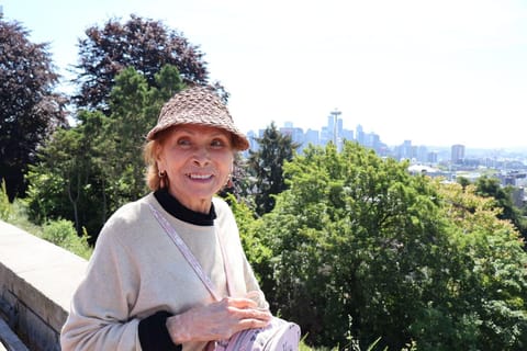 Seattle in Spanish Sightseeing Tour: Get to Know the Emerald City in Your Language