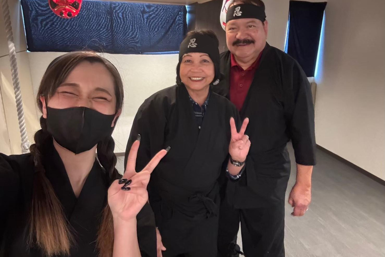 Osaka: Ninja Experience Cafe en DotonboriEntrenamiento ninja + alquiler de traje ninja + una bebida + comida