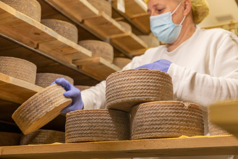 Toledo: Guided Artisan Cheese Dairy Tour with Tasting Guided Artisan Cheese Dairy Tour with Tasting (in Spanish)