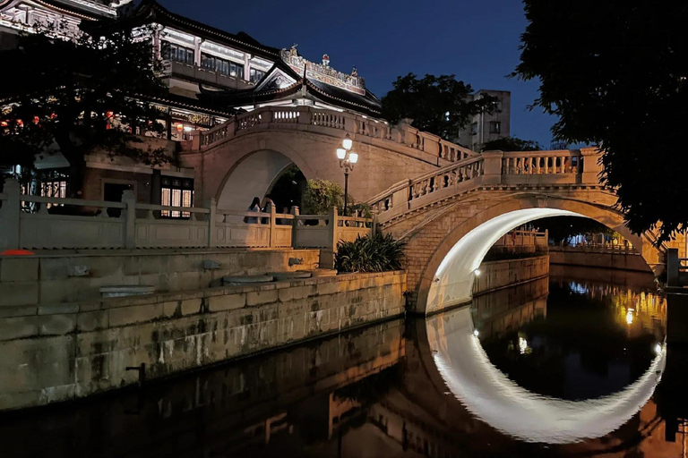 Guangzhou Night: CBD Riverwalk, Hidden Alleys & Food Tasting Spanish/ French/ Italian/ Japanese/ Korean/ Russian Guide