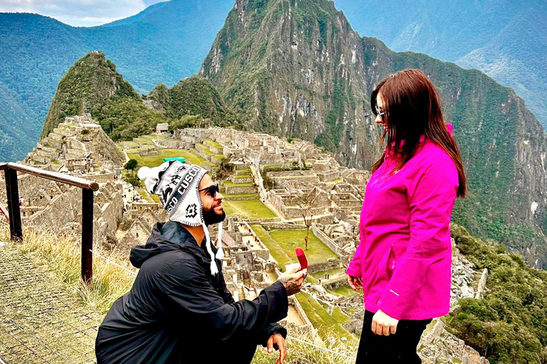 From Cusco: 2 Days, Sacred Valley and Machu Picchu via the scenic route Panoramic Train & Standard Hotel with Lunch in Machu Picchu