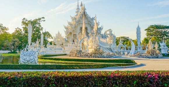 Chiang Mai: White, Blue & Black Temple Tour with Karen Tribe