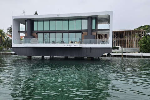 Miami: Private Tailored Sightseeing Boat Tour 1 hour Package w/o Gas & Marina Fees $70 due at Check-in