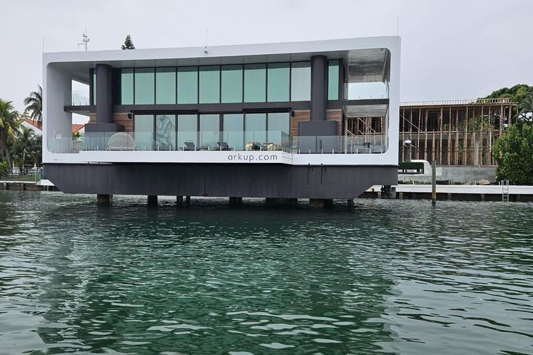 Miami: Private Tailored Sightseeing Boat Tour 1 hour Package w/o Gas & Marina Fees $70 due at Check-in